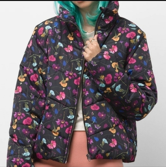 New Vans WOMEN'S VANS FOUNDRY VPUFFER MTE-1 JACKET black floraldesign - Picture 2 of 13
